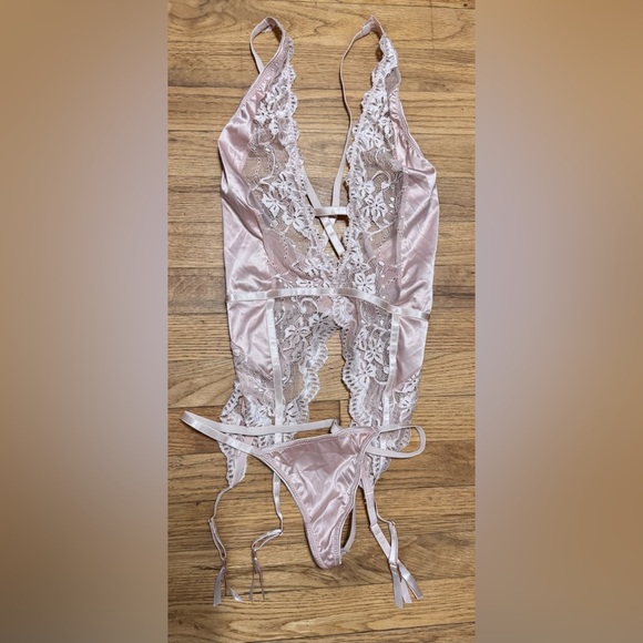 Oh La La Cheri Merrywidow With Garter Straps With Matching G-String - Picture 2 of 3